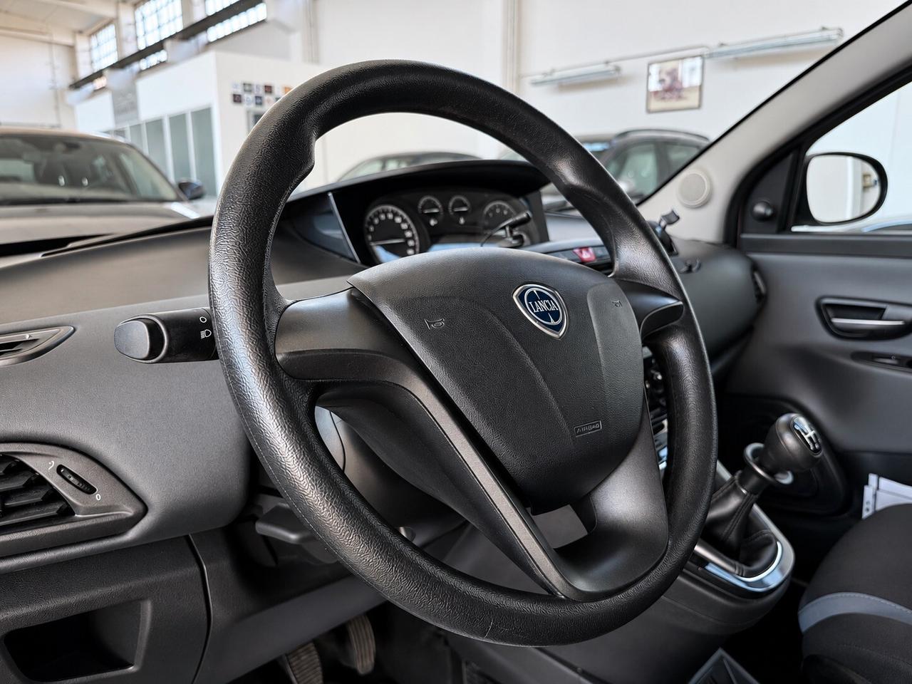 Lancia Ypsilon 1.2 69 CV 5 porte Silver