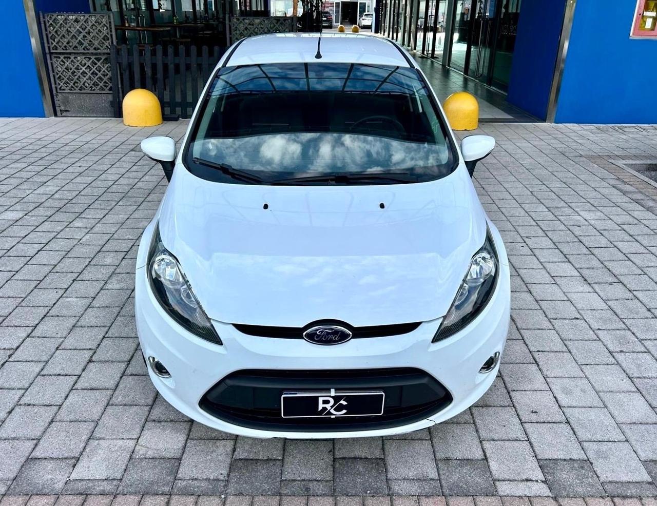 Ford Fiesta 1.4 automatica neopatentati
