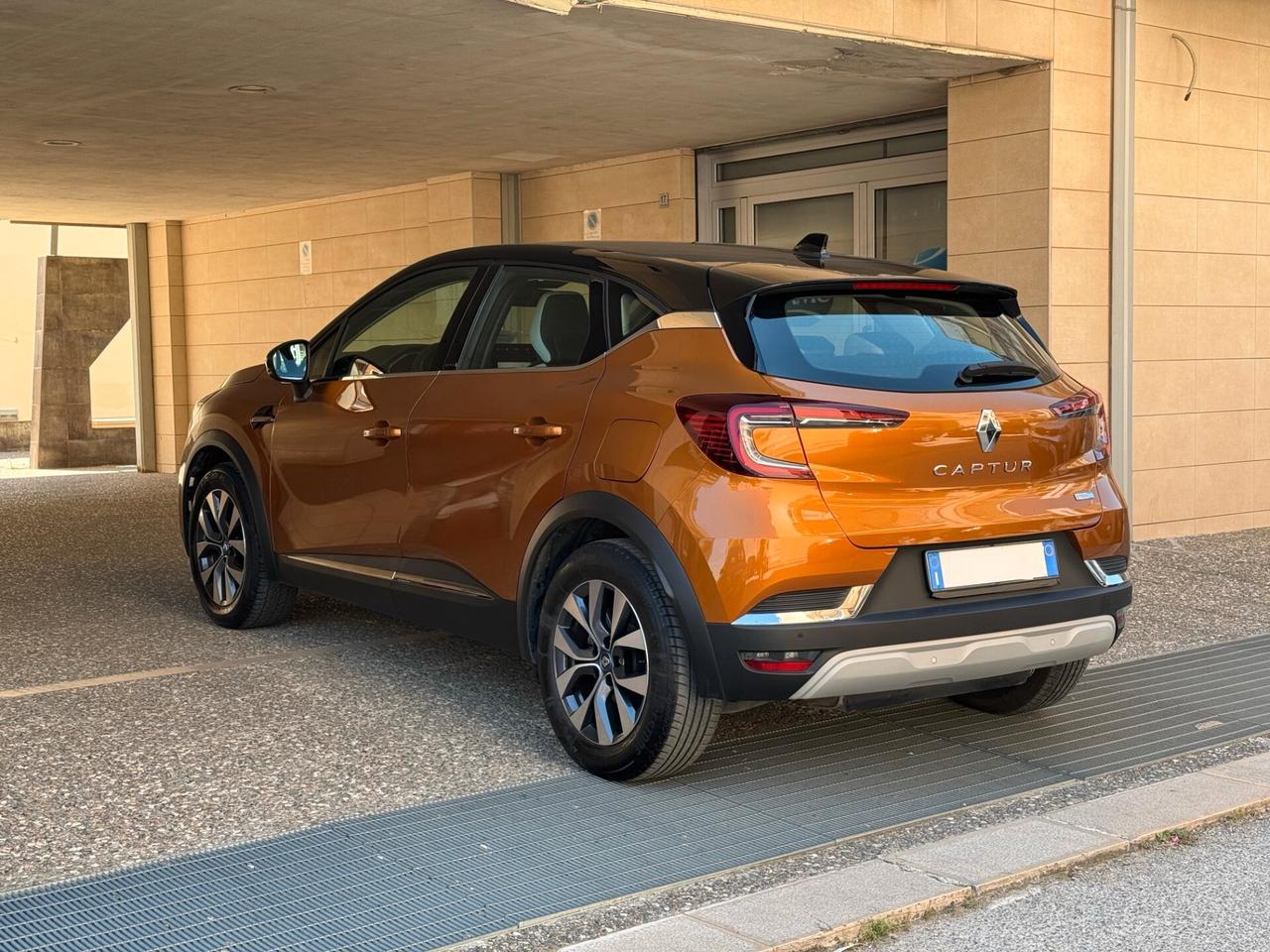 Renault Captur Plug-in Hybrid E-Tech 160 cv Initiale Paris