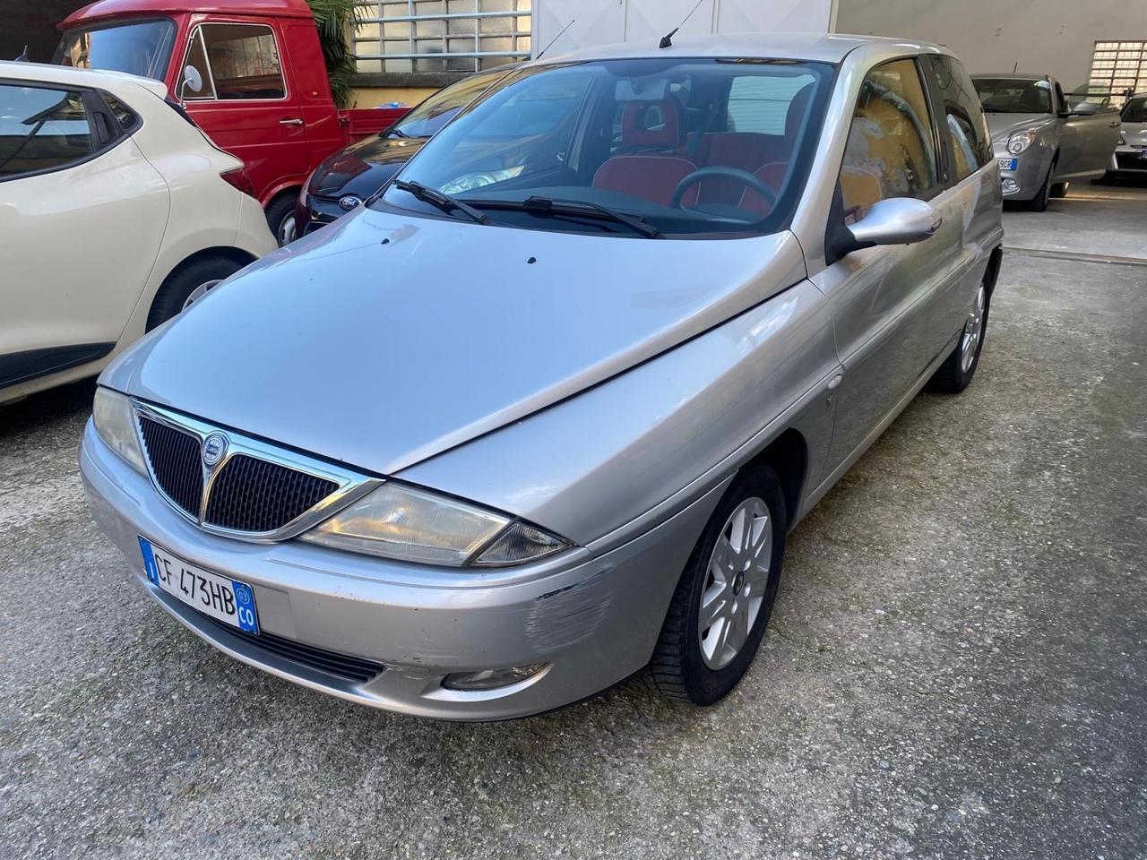 Lancia Ypsilon 1.2 neopatentati