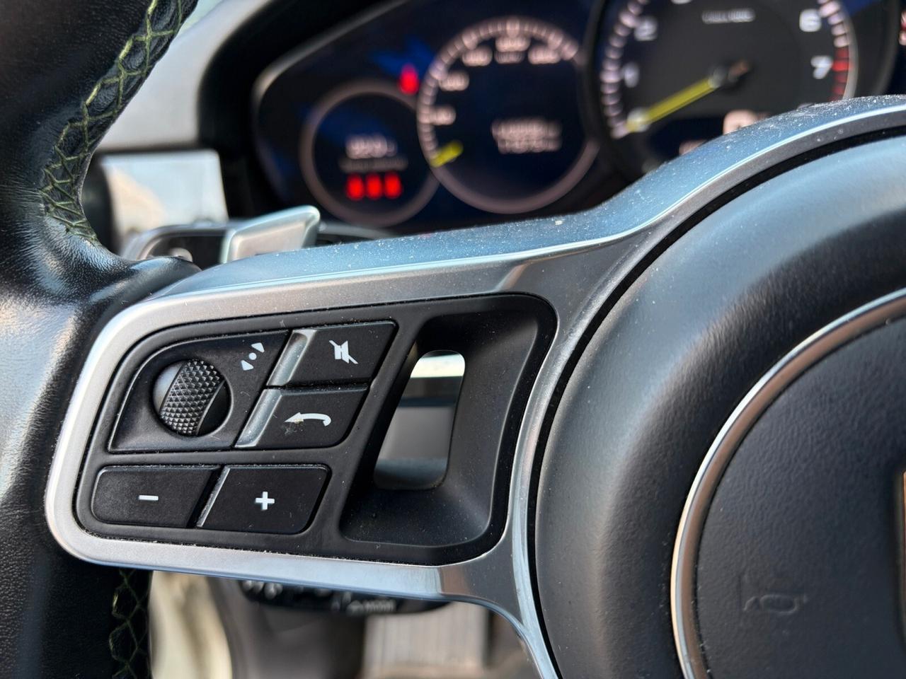 Porsche Cayenne 3.0 V6 E-Hybrid full optional