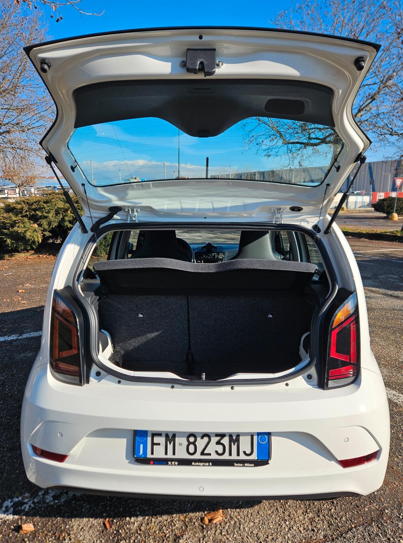 Volkswagen up! 1.0 5p. take SOLO 47.000 KM