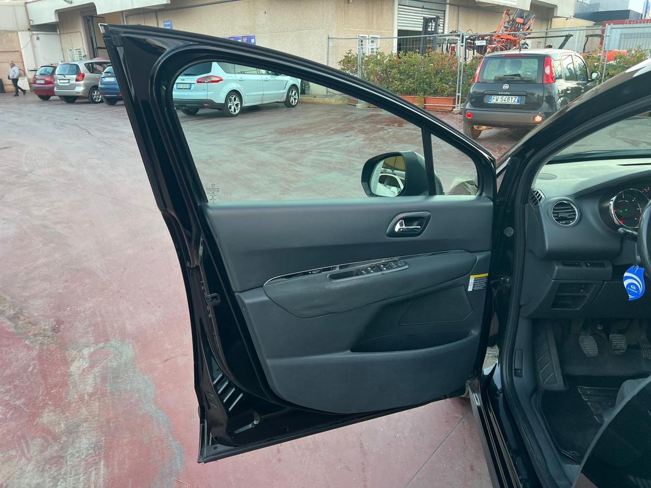 Peugeot 3008 1.6 HDi 115CV Business