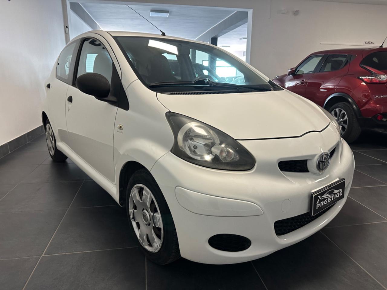 TOYOTA AYGO 1.0 NEOPATENTATI 68CV CONNECT GARANZIA