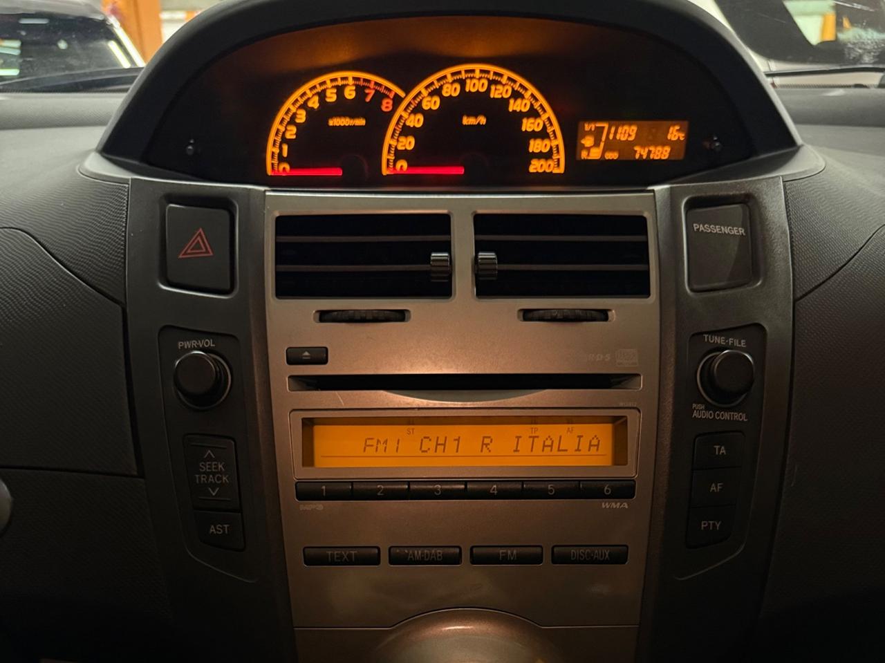 STUPENDA TOYOTA YARIS UNICO PROPRIETARIO CON 74.788 KM