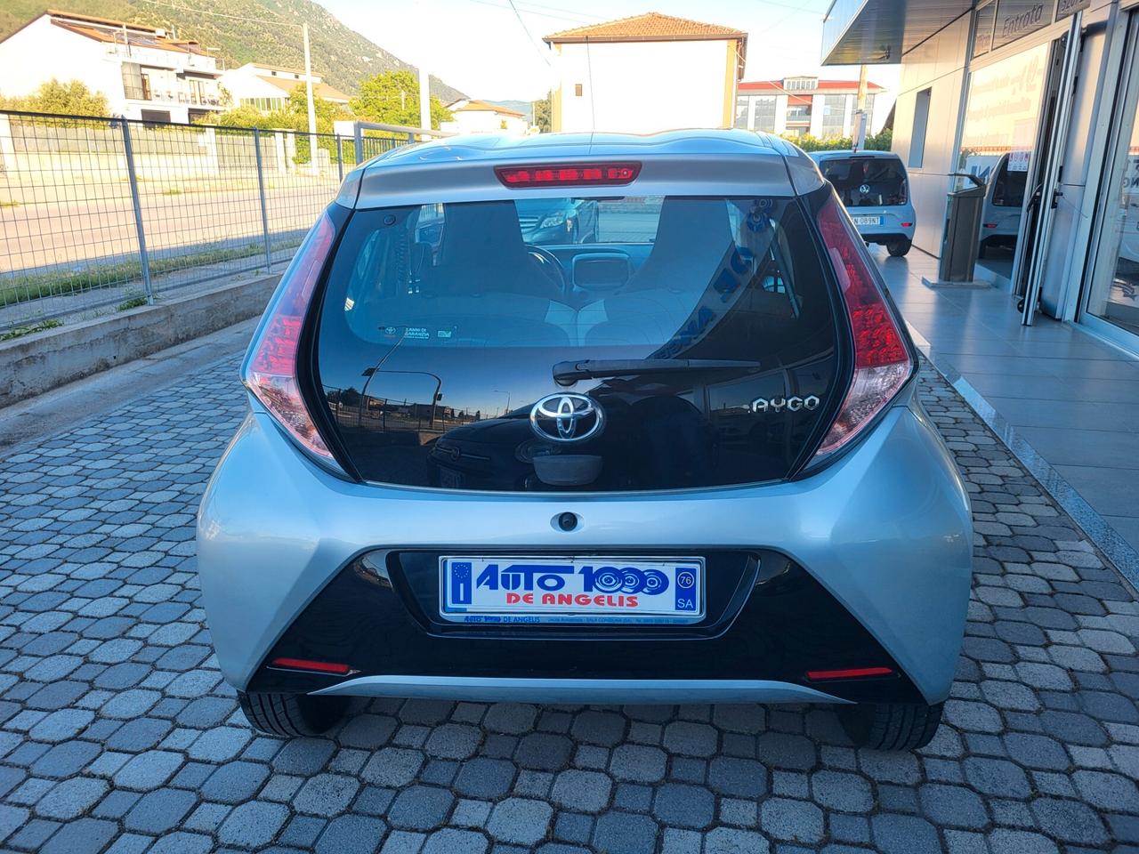 Toyota Aygo 1.0 VVT 5 PORTE X-PLAY *** RETROCAMERA -CRUISE CONTROL ***