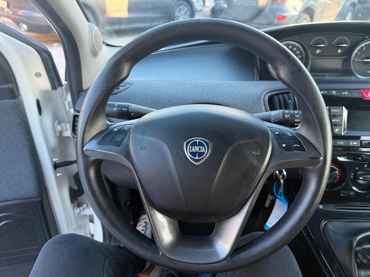 Lancia Ypsilon 1.0 FireFly 5 porte S&S Hybrid Ecochic Silver