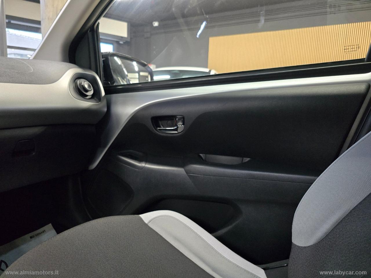 TOYOTA Aygo 1.0 VVT-i 69 CV 5p. x-play TSS