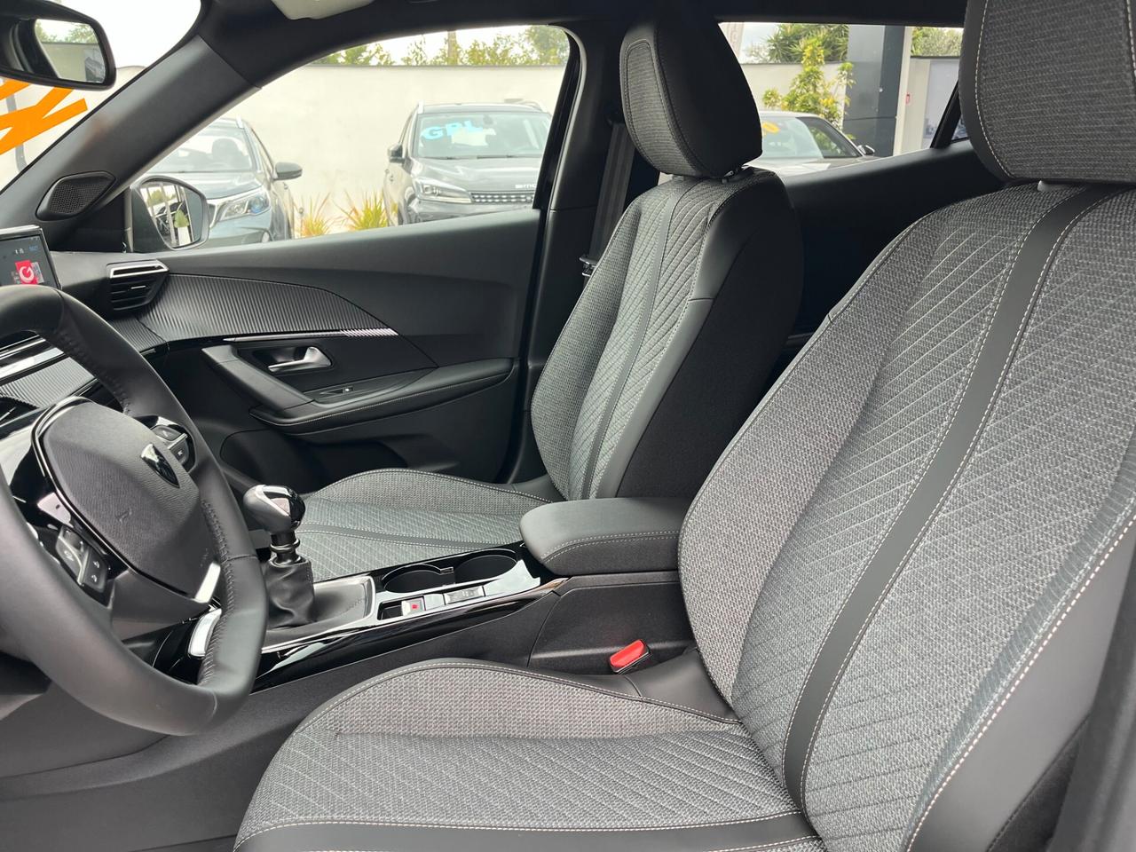 Peugeot 2008 PureTech 100 S&S Allure Km0
