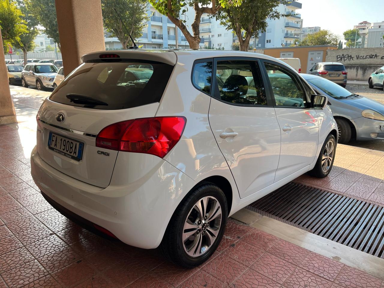 Kia Venga 1.4CRDi90CV full tetto navi retro-15