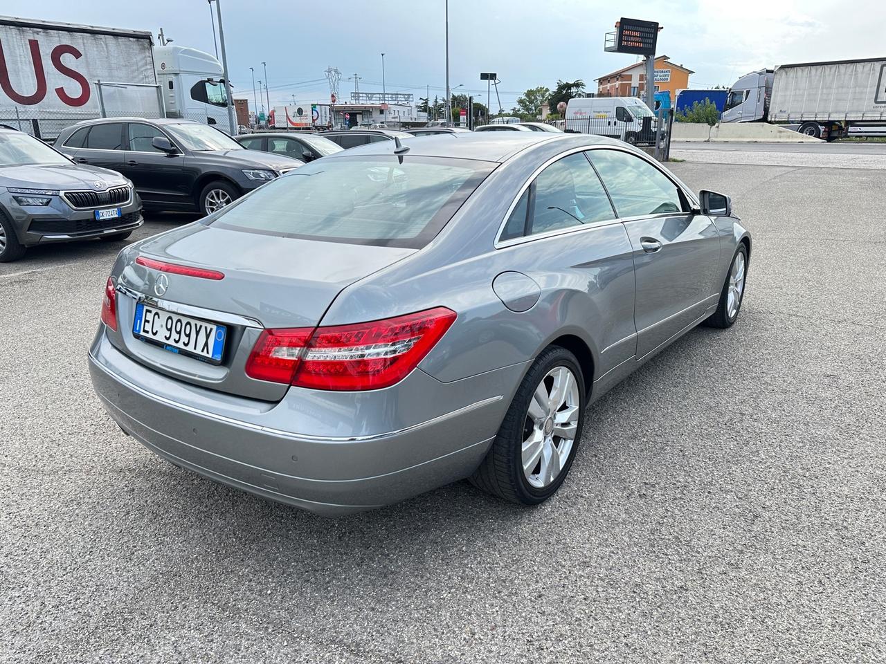 Mercedes-benz E 200 Coupé Avantgarde - 2010