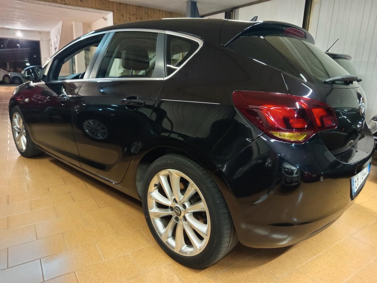 Opel Astra 1.7 CDTI 125CV 5 porte Cosmo ok neopatentati
