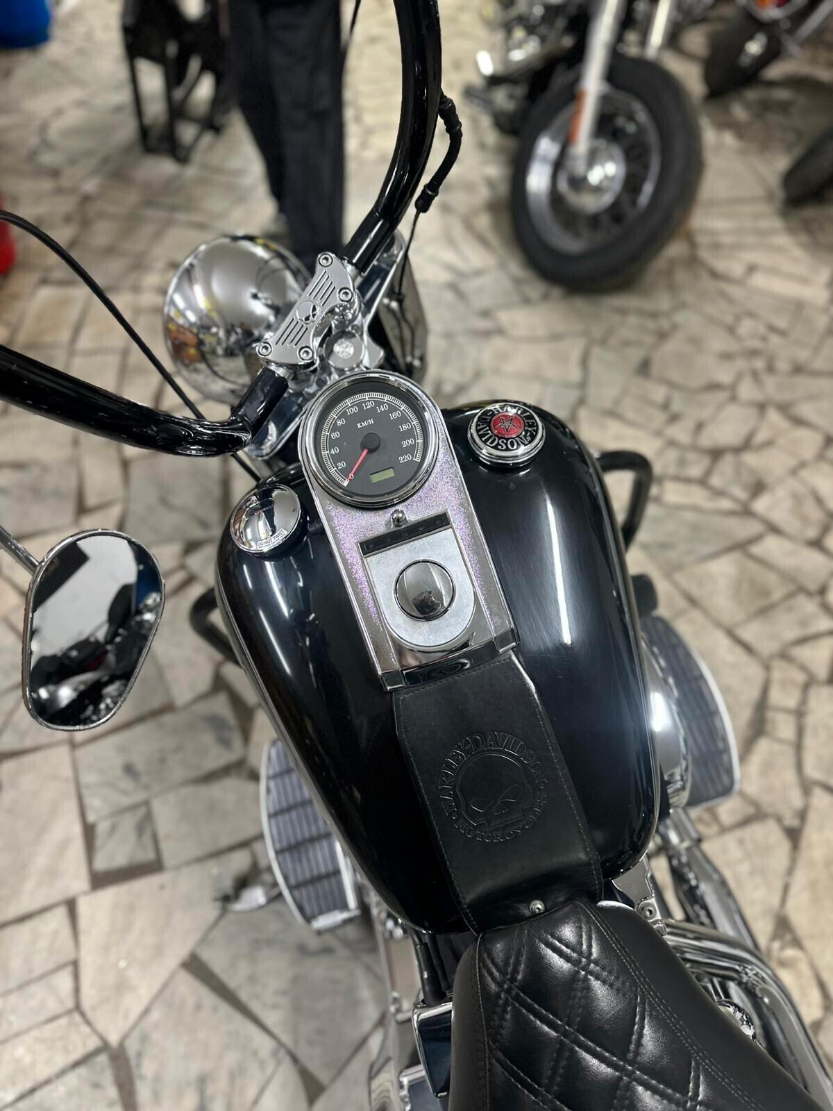 Harley-davidson FLSTC Heritage Softail Classic