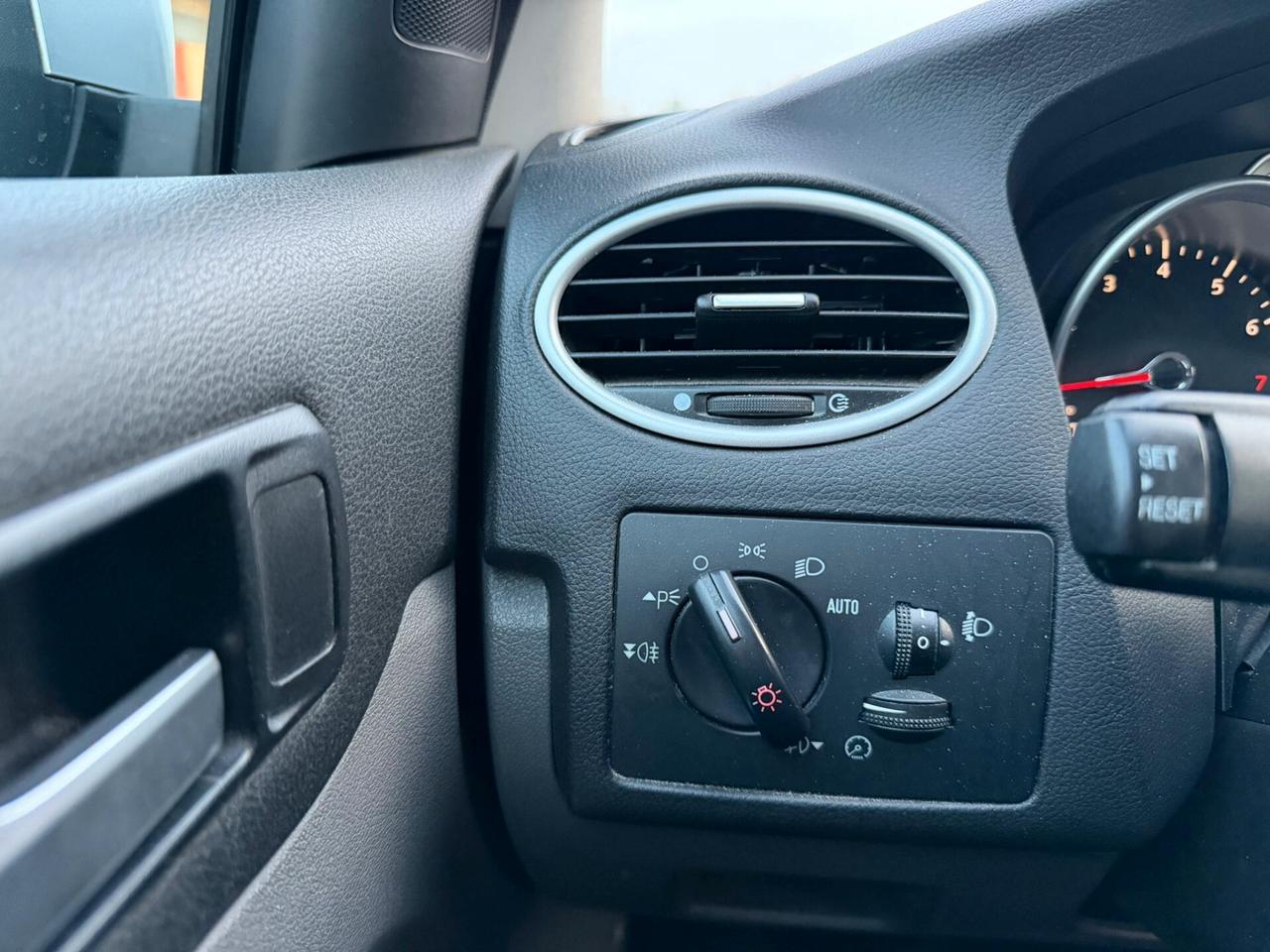 FORD FOCUS 2.0 TITANIUM BENZINA GPL 2030