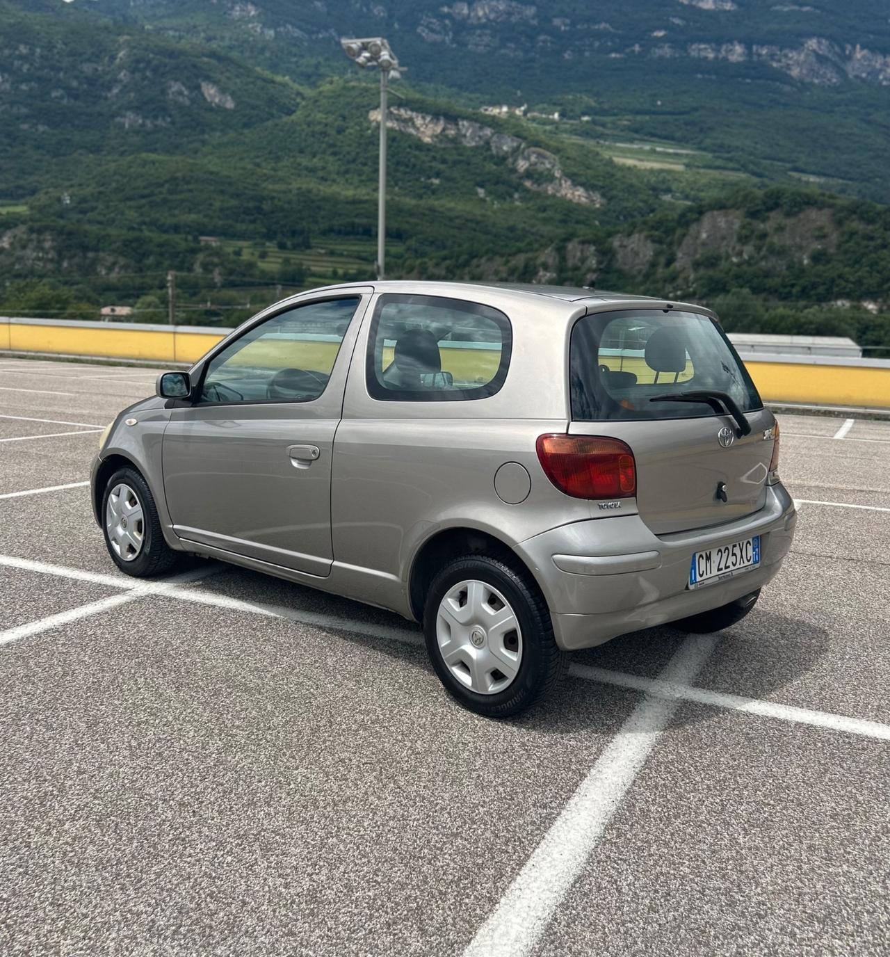 Toyota Yaris 1.3i 16V cat Sol Neopatentati