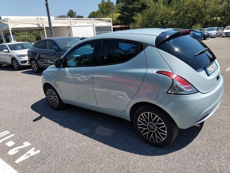 Lancia Ypsilon NUOVA My24 1.0 Firefly 70 CvStart&Stop Hybrid Oro