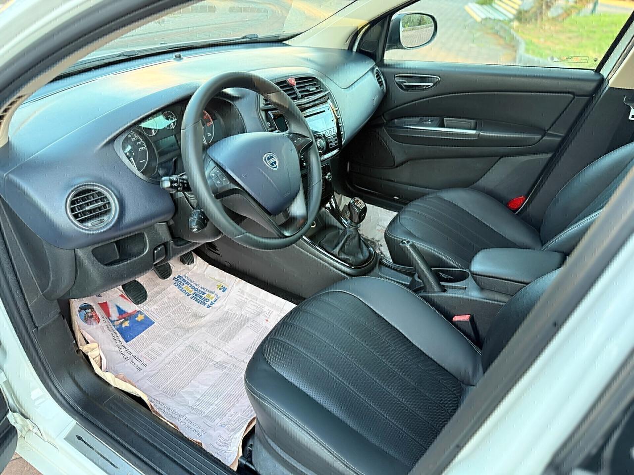 Lancia Delta 1.4 T-Jet 120 CV Gold Ecochic GPL,tetto apribile,pelle,cerchi 17,cruise control,comandi al volante,blu&me,sensori di parcheggio,full