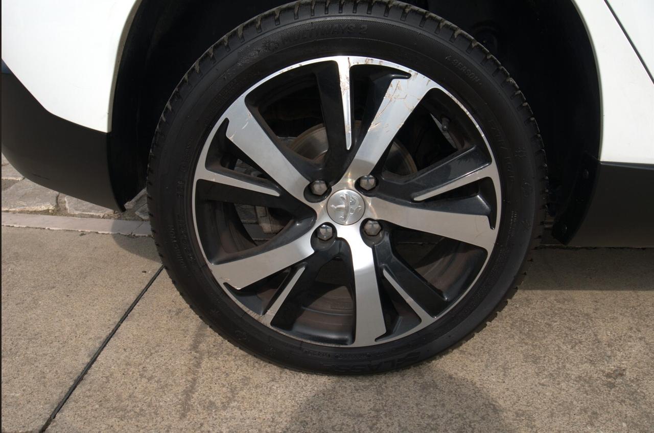 Peugeot 2008 BlueHDi 100 Black Matt