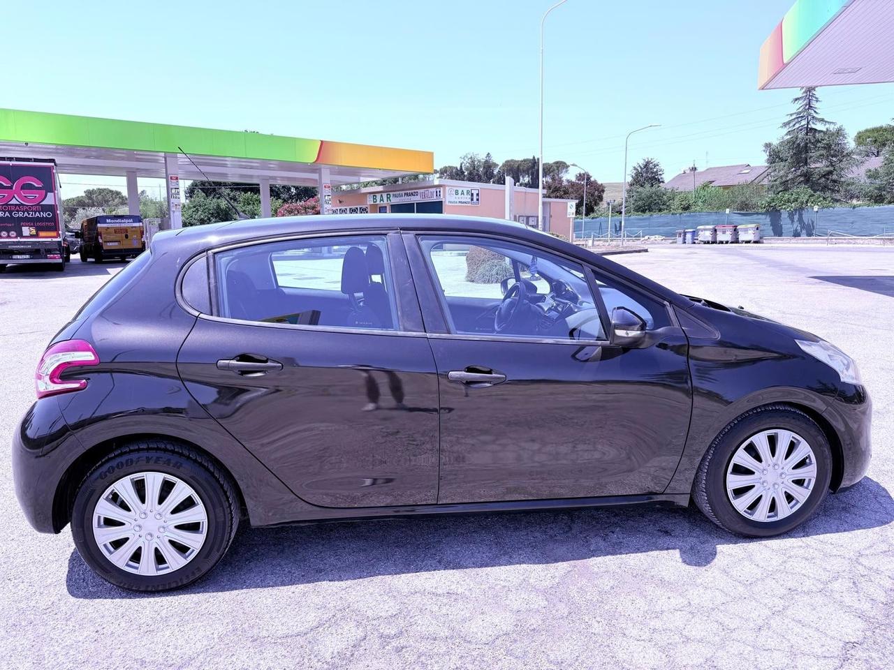 Peugeot 208 1.4 HDi 68 CV 5 porte Ok neopatentati