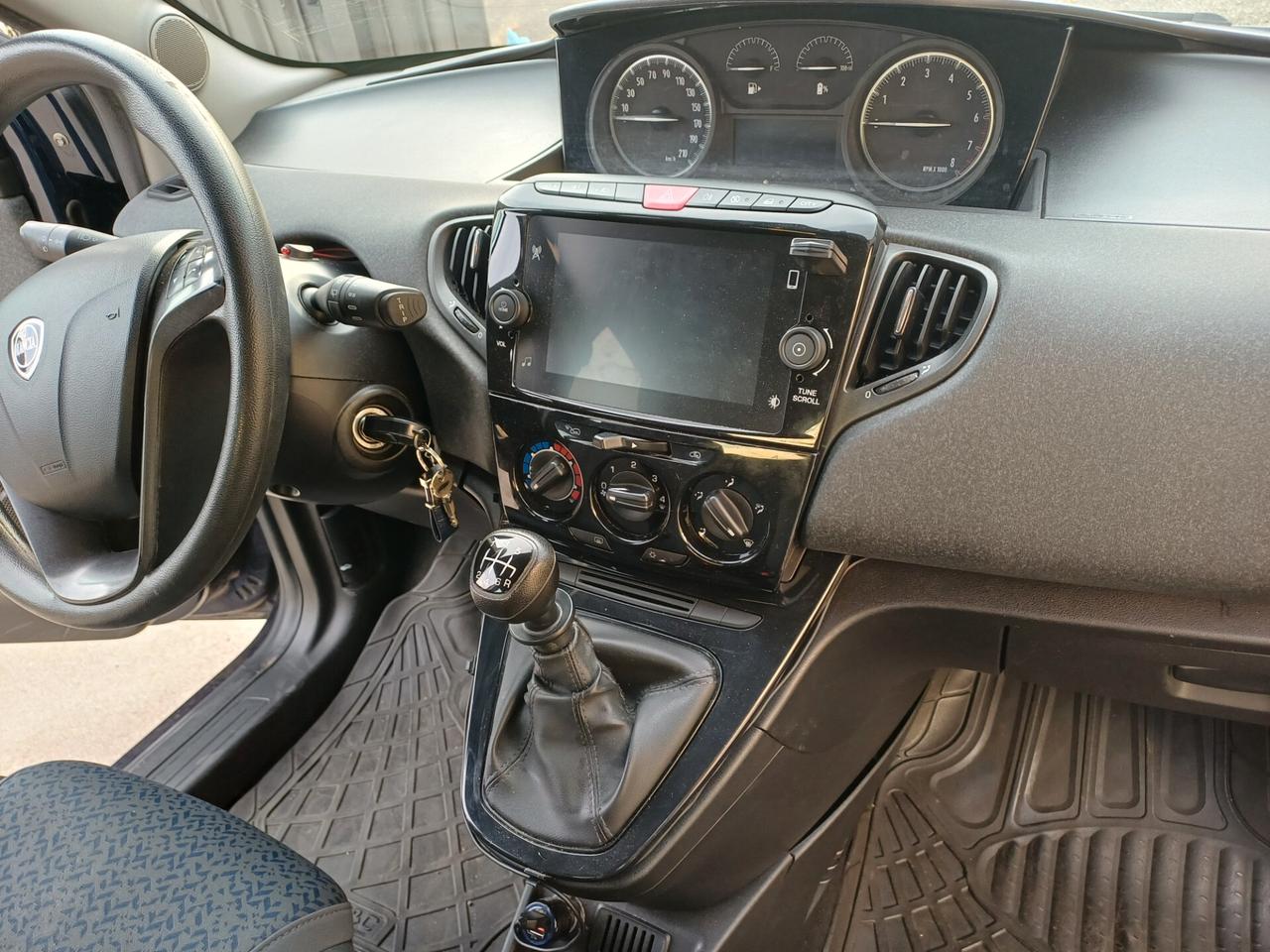 Lancia Ypsilon 1.0 (prezzo reale)