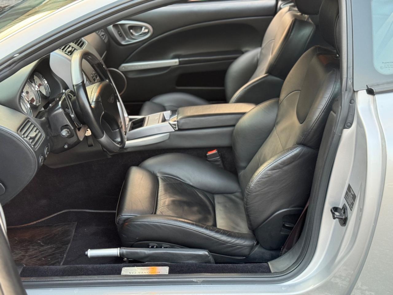 Aston Martin V12 Vanquish Coupé