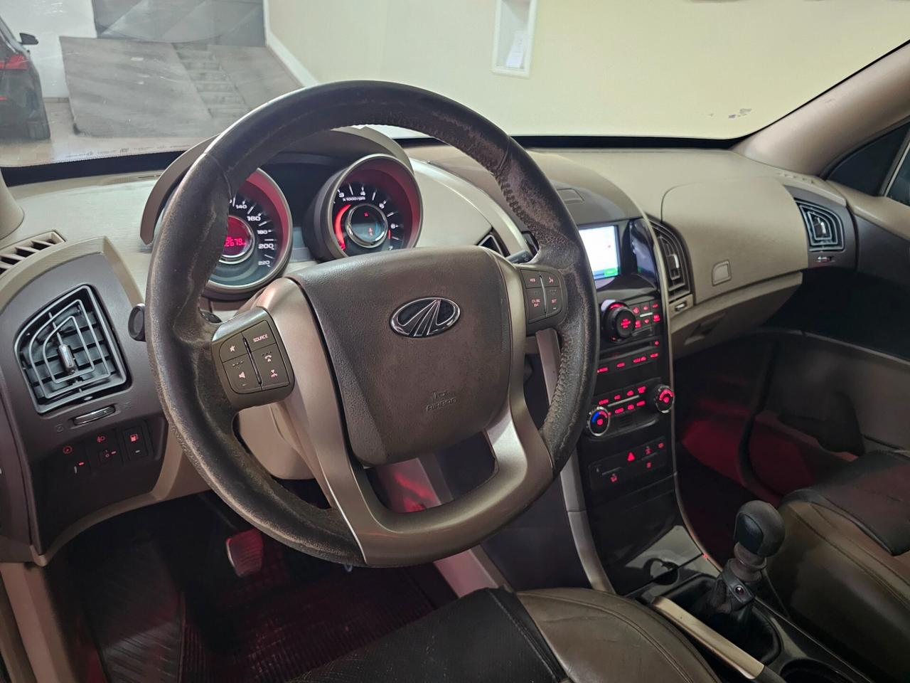 Mahindra XUV500 2.2 16V AWD W8 N1