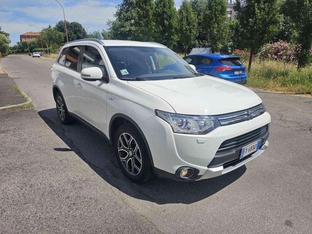 MITSUBISHI Outlander 2.0 MIVEC 4WD PHEV Instyle