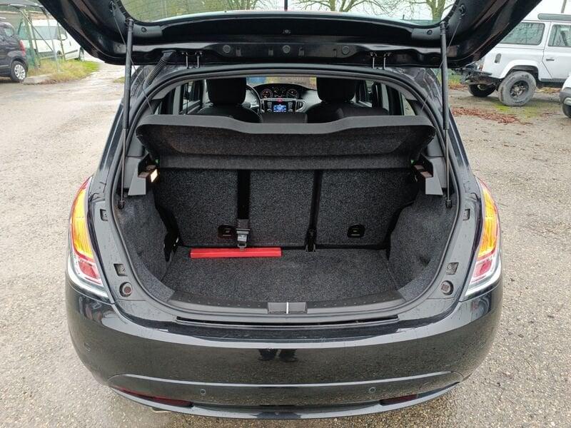 Lancia Ypsilon Ypsilon 1.0 FireFly 5 porte S&S Hybrid Ecochic Silver