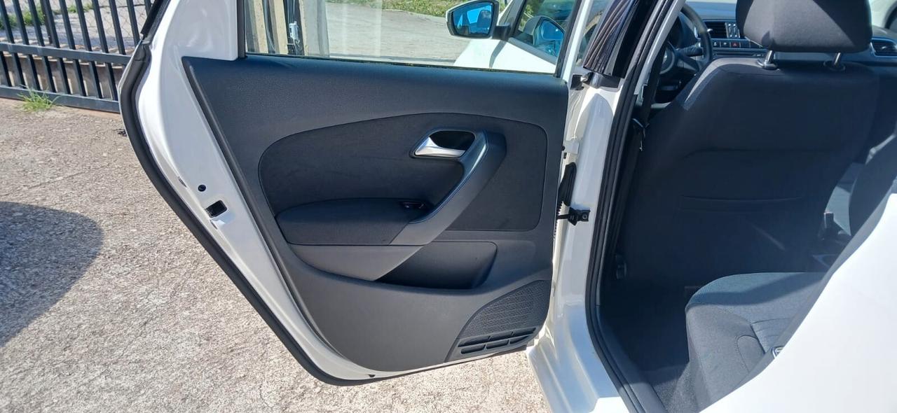 Volkswagen Polo 1.2 TDI Comfortline - 2014