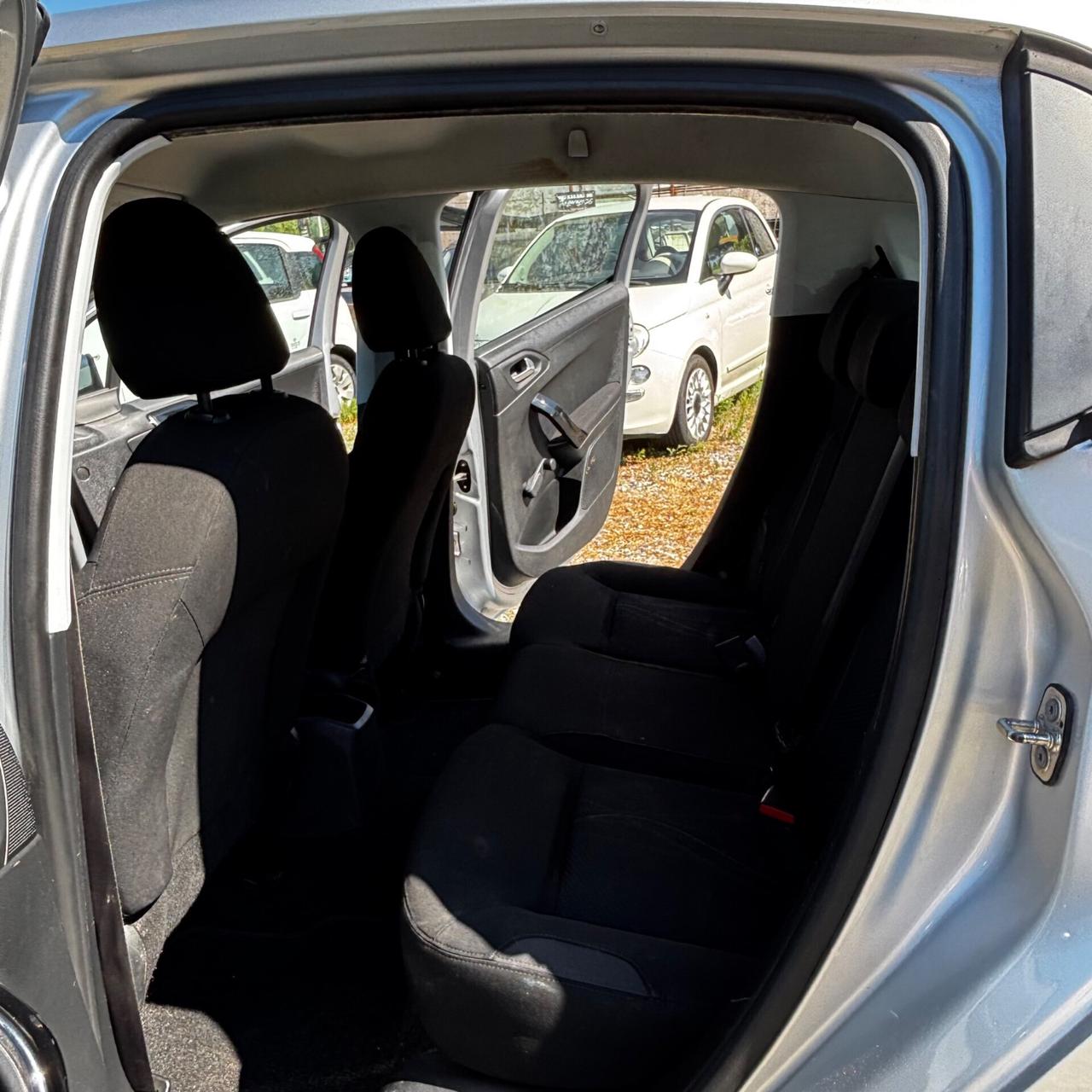 Peugeot 208 1.4 HDi 68 CV 5 porte Allure