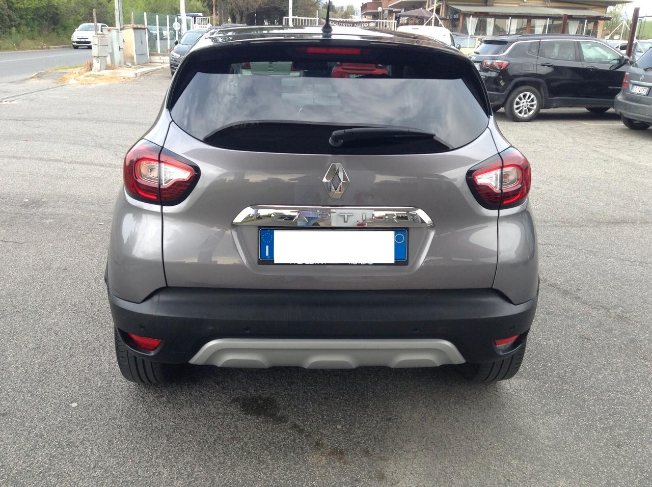 Renault Captur TCe 12V 90 CV Business BELLISSIMA!!! VETRI OSCURATI, CERCHI IN LEGA, NAVIGATORE, FARI LED!!!