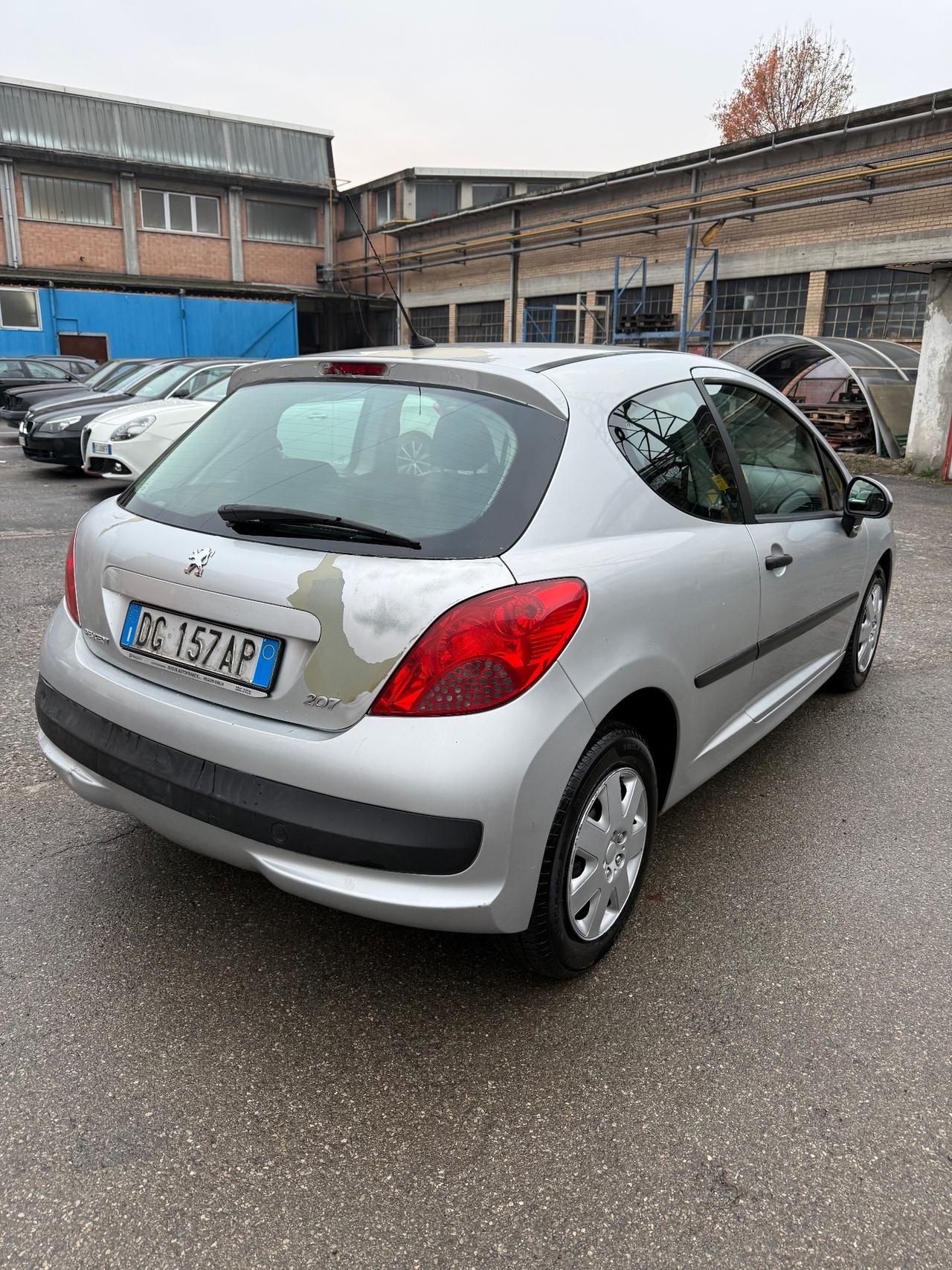 Peugeot 207 1.4 8V 75CV 3p. ONE Line