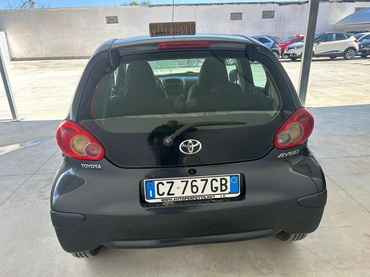 Toyota Aygo 1.0 12V VVT-i 5 porte Sol