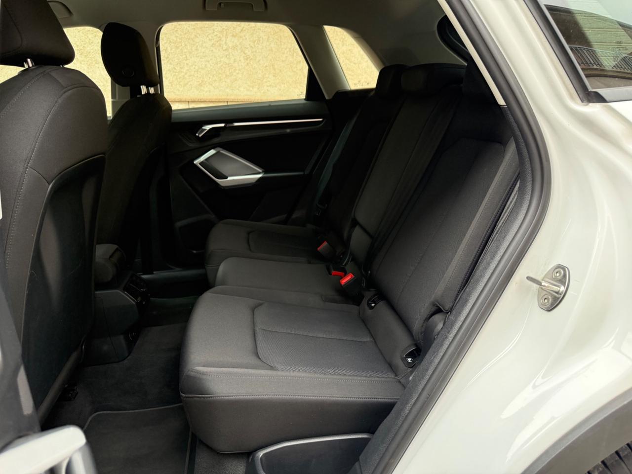 Audi Q3 35 TDI S tronic Business