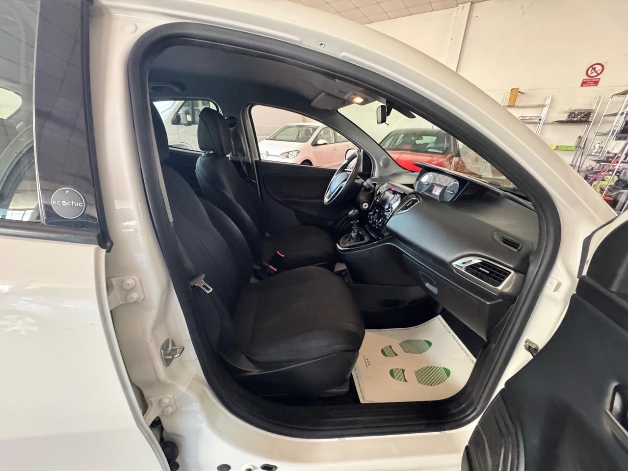 Lancia Ypsilon 1.0 FireFly 5 porte S&S Hybrid Ecochic Gold