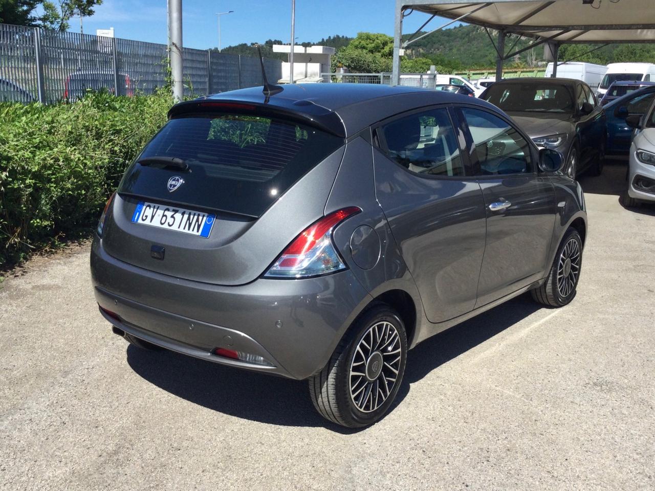 Lancia Ypsilon 1.0 FireFly 5 porte S&S Hybrid Platino