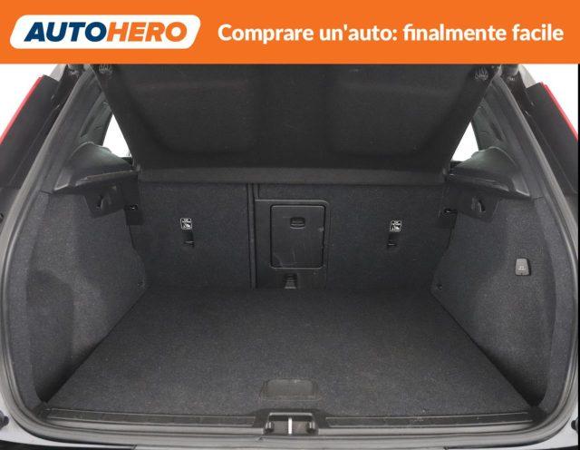VOLVO XC40 B4 AWD Geartronic Momentum Pro