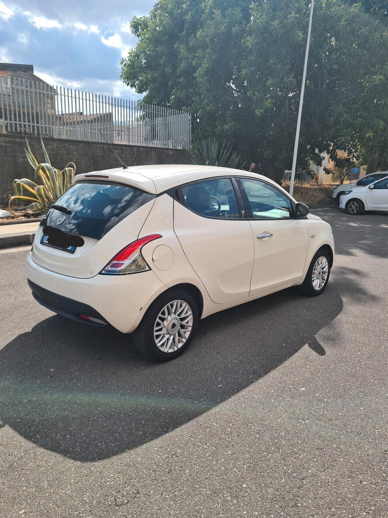 Lancia Ypsilon 1.2 69 CV 5 porte S&S Silver