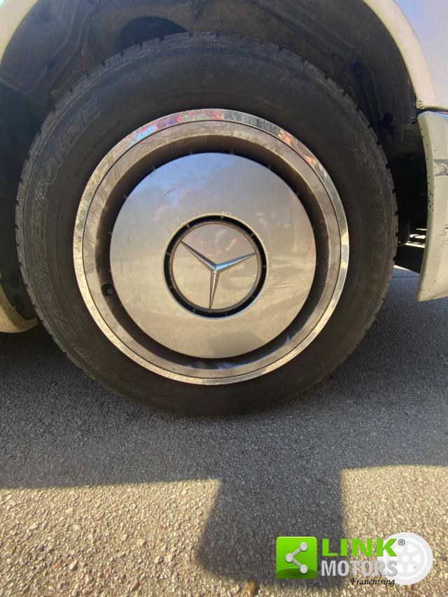 MERCEDES-BENZ 200 E 122 CV Berlina