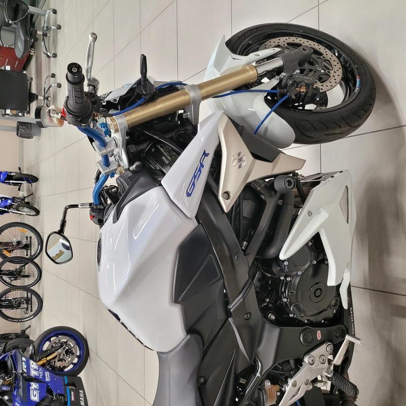 Suzuki GSR 750 - 2011