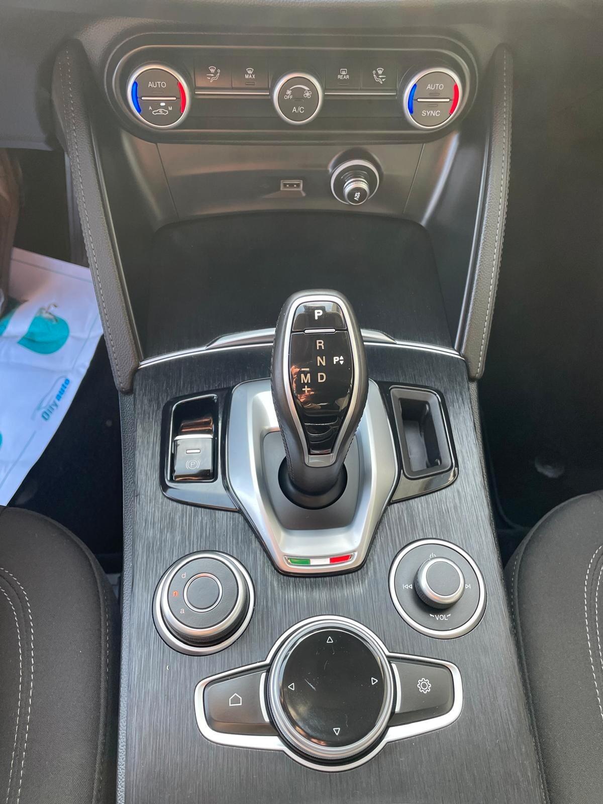 Alfa Romeo Stelvio 2.2 Turbodiesel 160 CV AT8 RWD Business