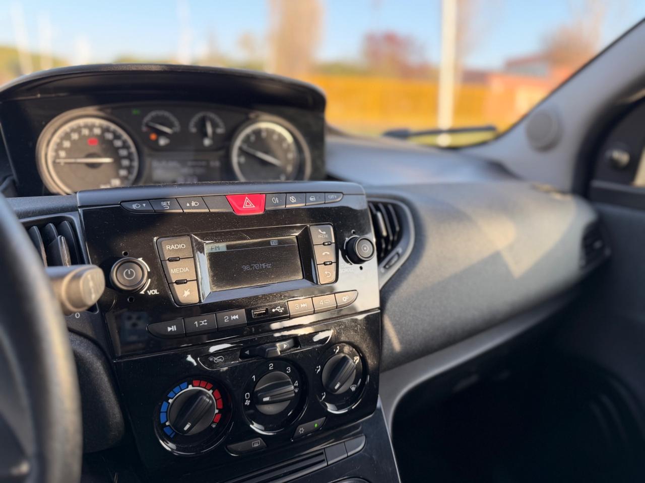 Lancia Ypsilon 1.0 FireFly 5 porte S&S Hybrid Alberta Ferretti