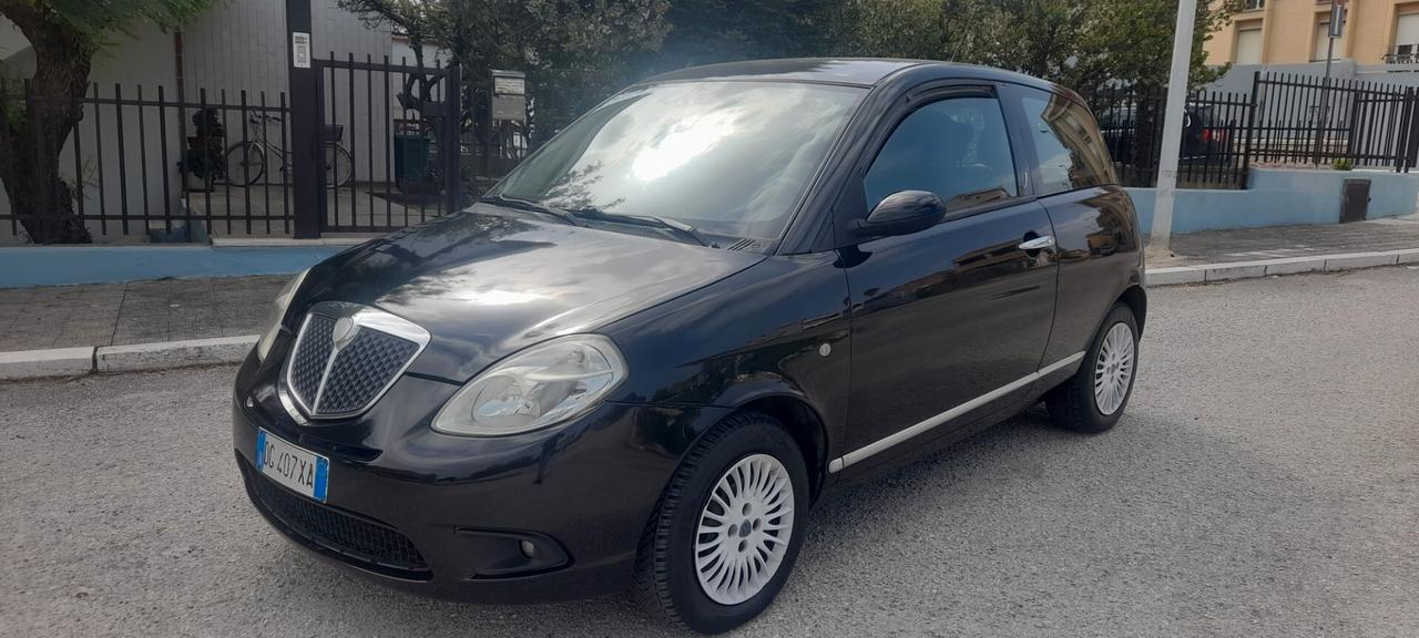 Lancia Ypsilon 1.3 MJT 90 CV Platino