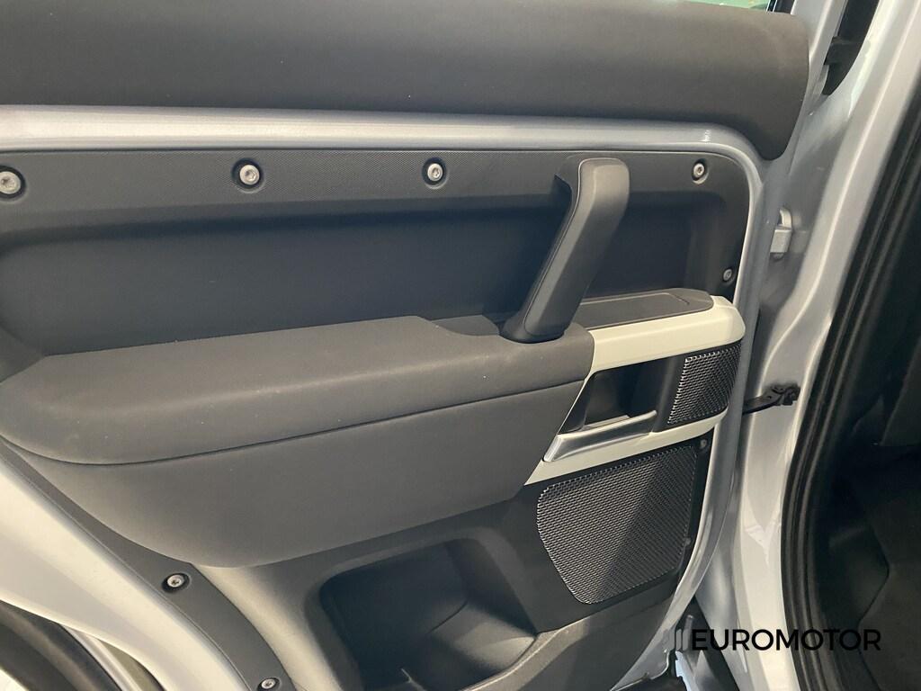 Land Rover Defender 110 3.0 I6 MHEV SE AWD Auto