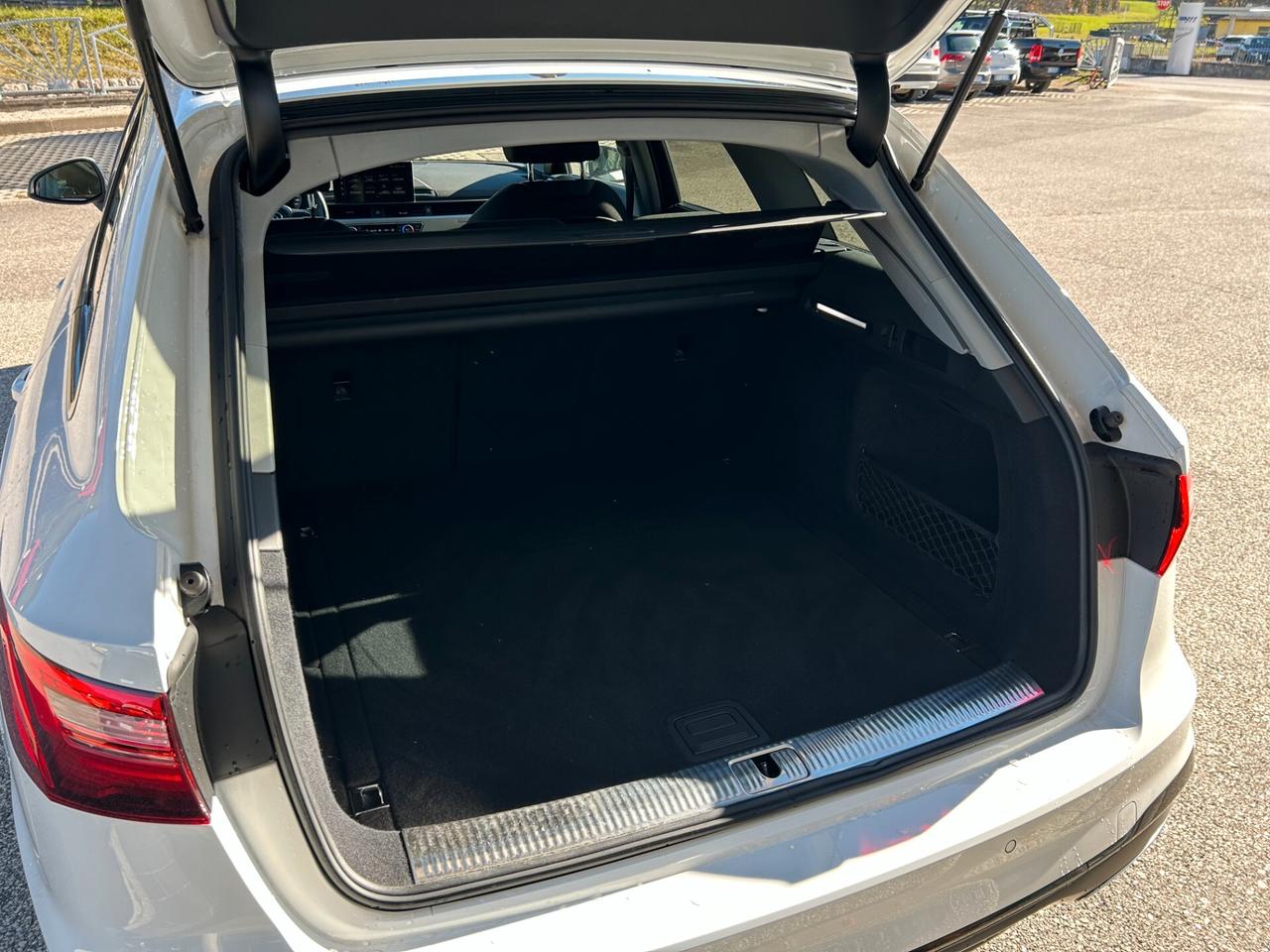 Audi A4 Avant S-LINE 40 TDI S tronic edition