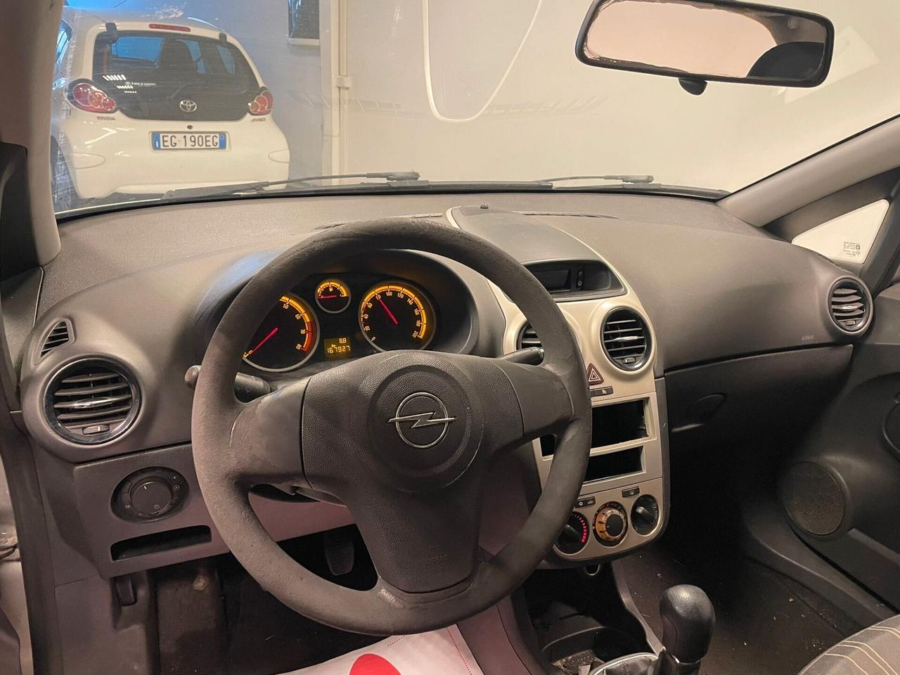 OPEL CORSA 1.2 - CONSUMA ACQUA