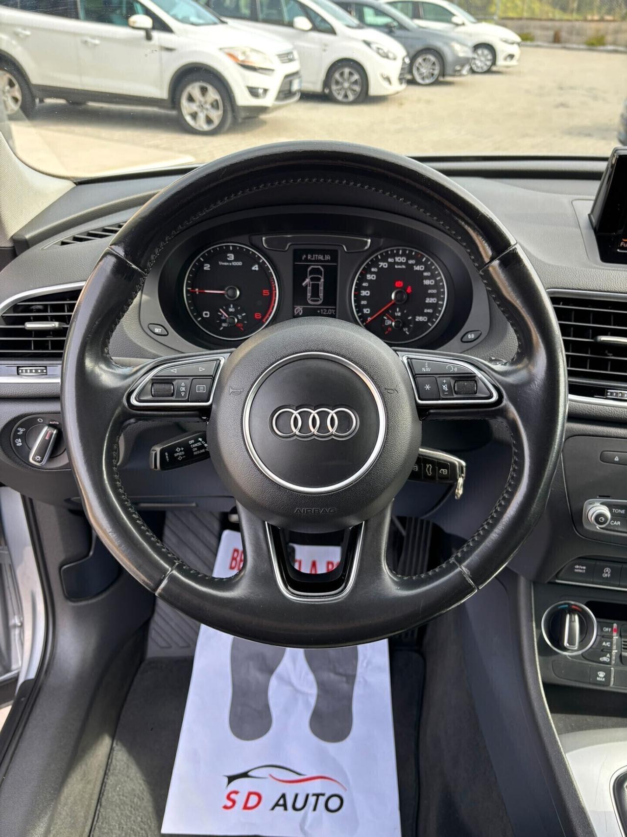 Audi Q3 2.0 TDI 150 CV Sport//.*.