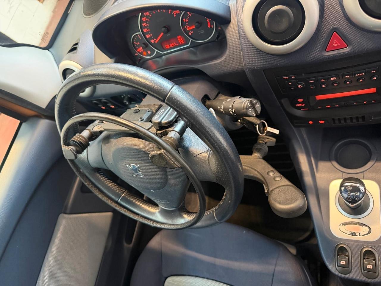 Peugeot 1007 1.6 Trendy 2Tronic allestimento e ausili di guida per disabili