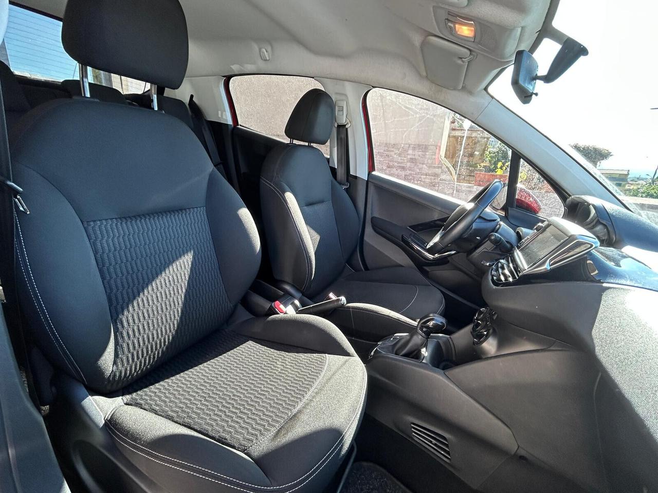 Peugeot 208 BlueHDi 75 5 porte Black Line 2