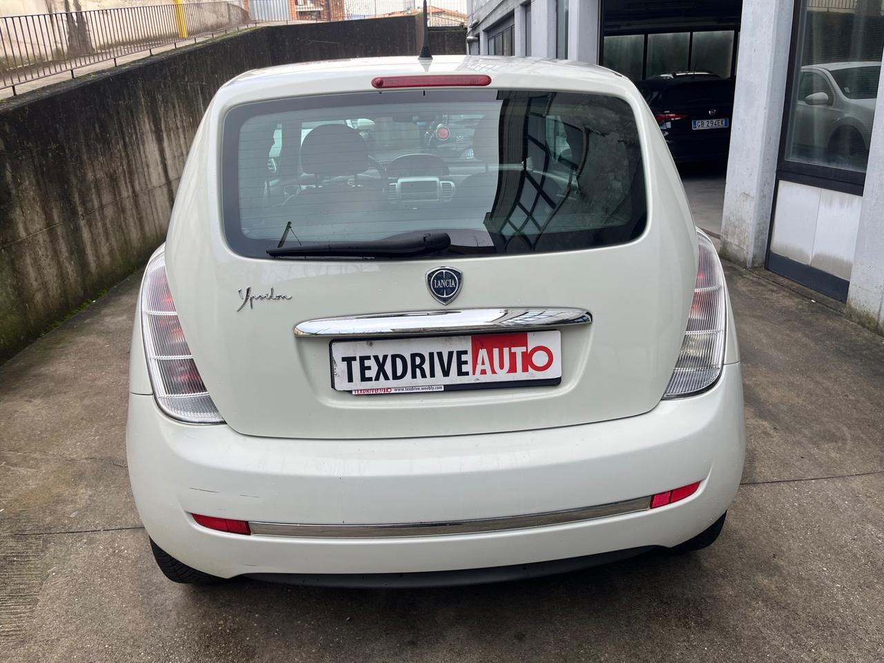 Lancia Ypsilon 1.4 16V Platino